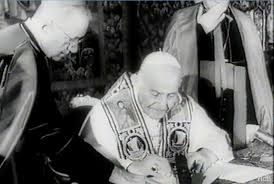 09 – Caracterizado por un notable sentido del humor, en Italia se recuerda a Juan XXIII con el cariñoso apelativo de Il Papa Buono («el papa bueno»).