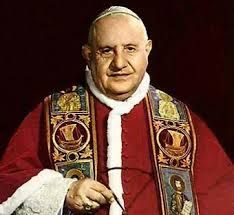 01 – El Papa Juan XXIII, de nombre secular Ángelo Giuseppe Roncalli (Sotto il Monte, Bérgamo, Lombardía, Italia, 25 de noviembre de 1881 - Ciudad del Vaticano, 3 de junio de 1963), fue el papa número 261 de la Iglesia católica entre 1958 y1963.