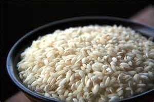 022 - Para que el arroz quede bien blanco, se le añade al agua de cocción unas gotas de jugo de limón.
