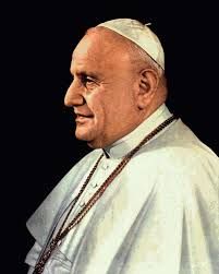 02 – En su dilatada labor apostólica, ocupó varios cargos de relevancia en la Iglesia católica en el período de preguerra. Como obispo titular de Areopoli y, más tarde, de Mesembria.