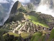 00 – Machu Picchu, es nuestro emblema de esta nueva carpeta cultural – La Historia de los Patrimonios de la humanidad. La ciudadela inca de los misterios insondables flota entre el incomparable cielo azul y el verde la selva esperanza del Perú.