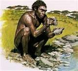 03 - Hace 1 millón de años, el Homo Habilis, Australopitecos, talla piedras para “Fabricar “herramientas muy sencillas, es más hábil con sus manos, este hecho hace que se acelere la evolución de su cerebro.