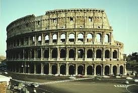 (5) 79 – El emperador romano Vespasiano muere y lo sucede su hijo Tito, este año se inaugura en Roma el anfiteatro Flavio o Coliseo.